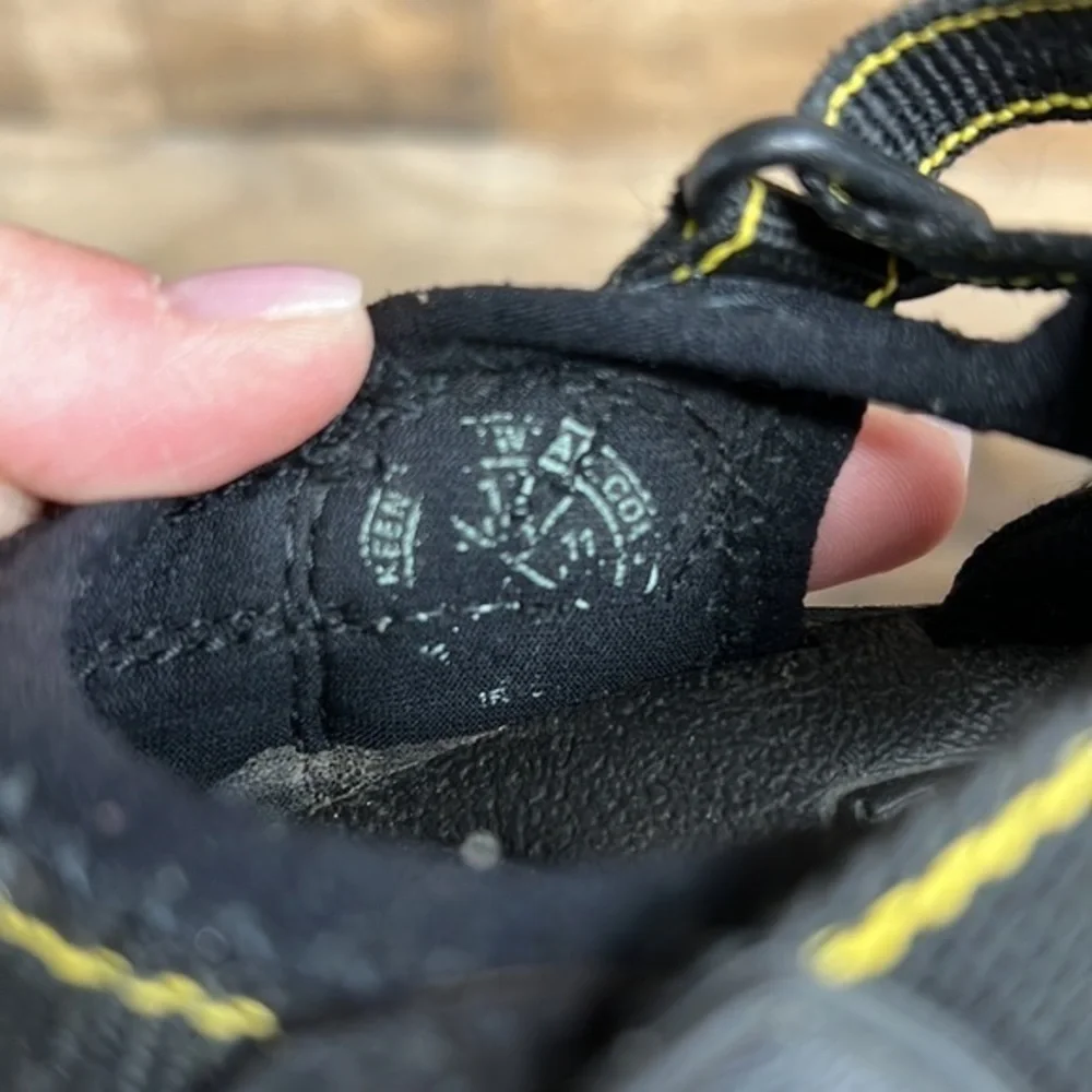 Keen black yellow
